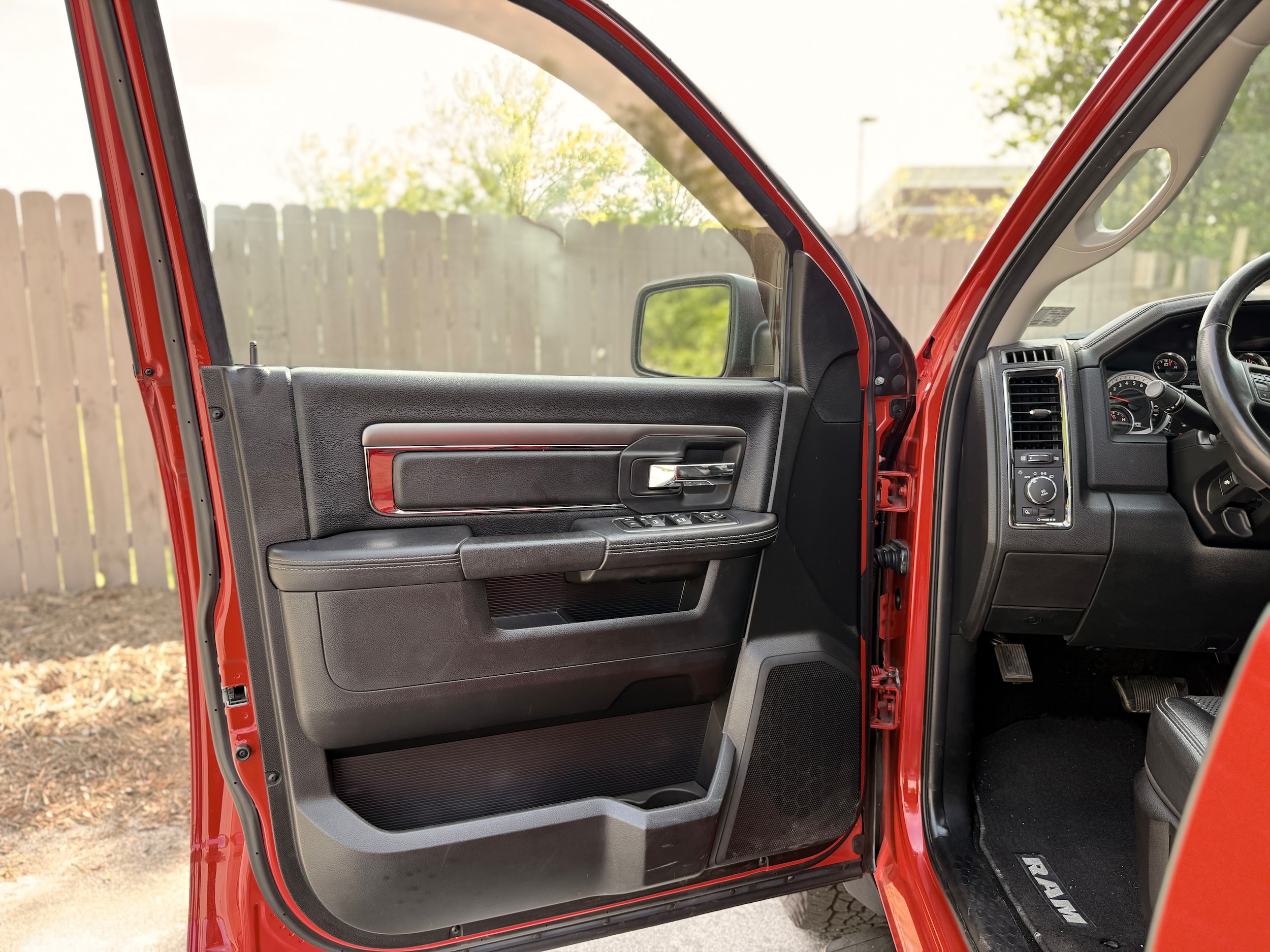 Vehicle image 15 of 39
