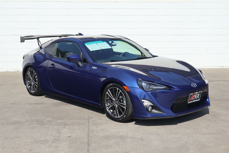 2016 Scion FR-S Base Image 3 of 35