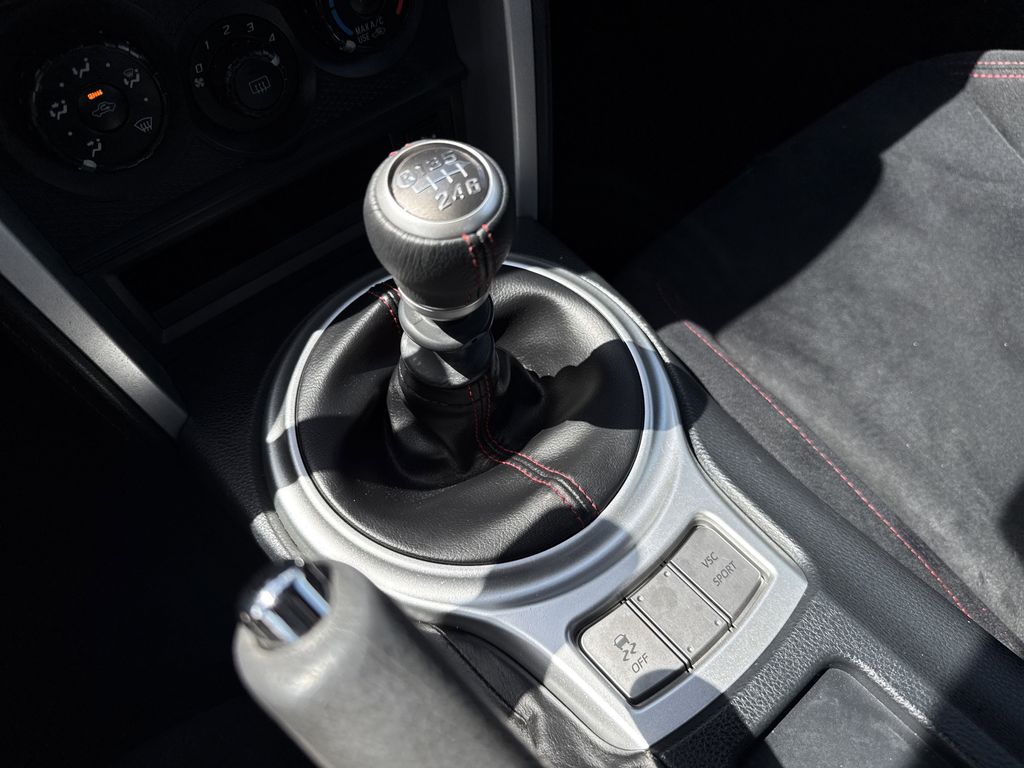 Vehicle image 26 of 31