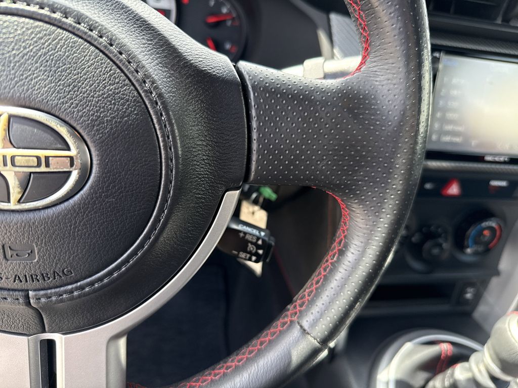 Vehicle image 20 of 31