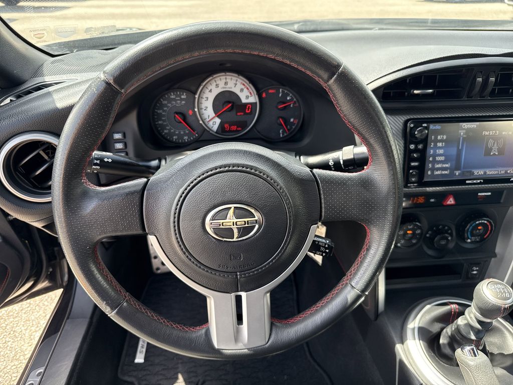 Vehicle image 16 of 31