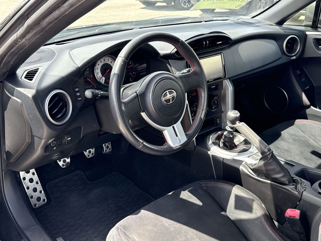 Vehicle image 12 of 31