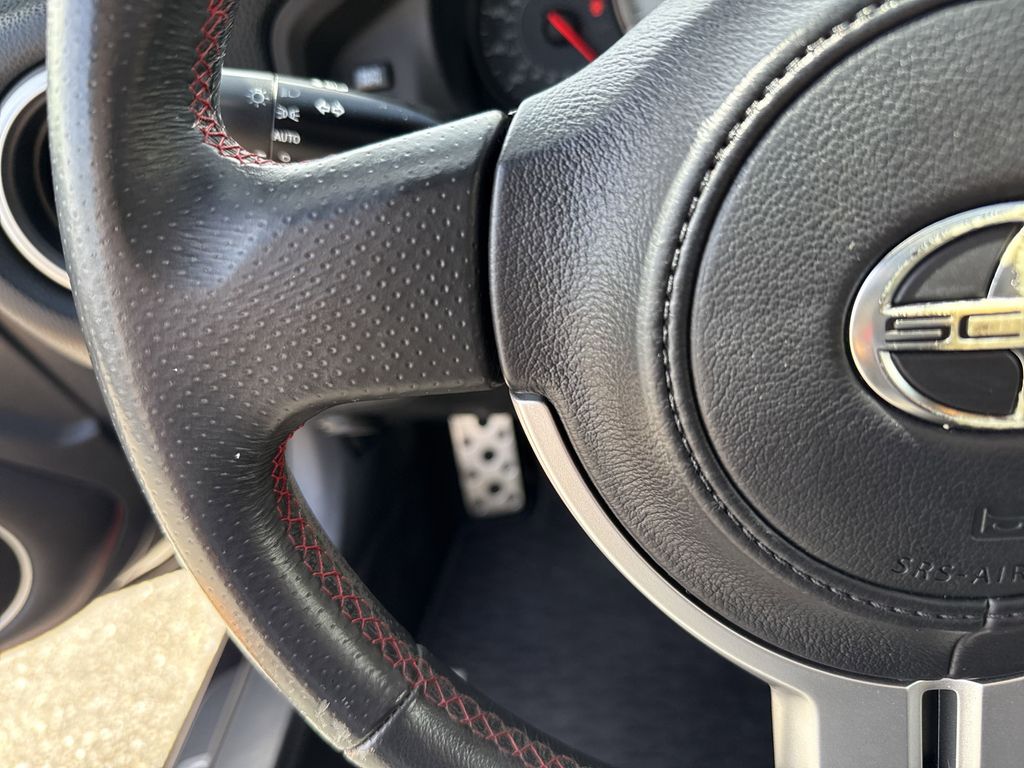 Vehicle image 18 of 31