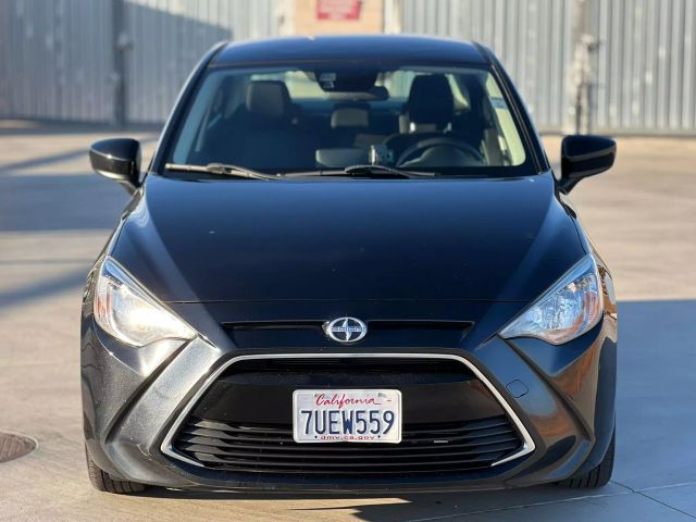 Vehicle image 4 of 34