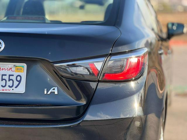 Vehicle image 10 of 34