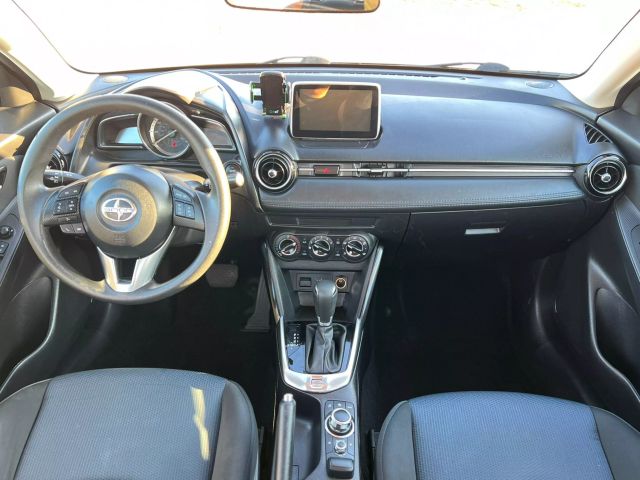 Vehicle image 23 of 34