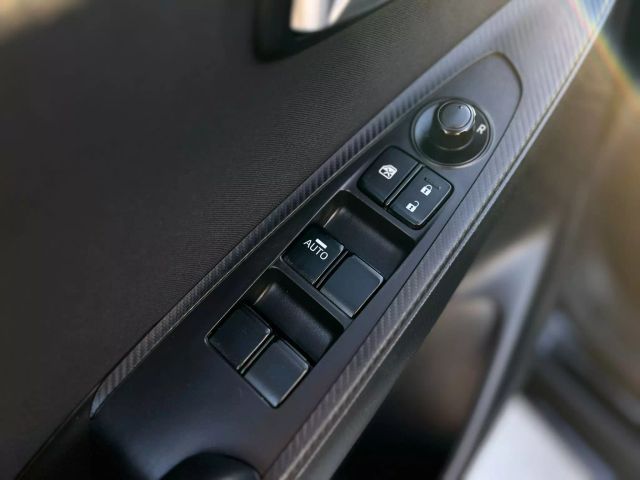 Vehicle image 25 of 34