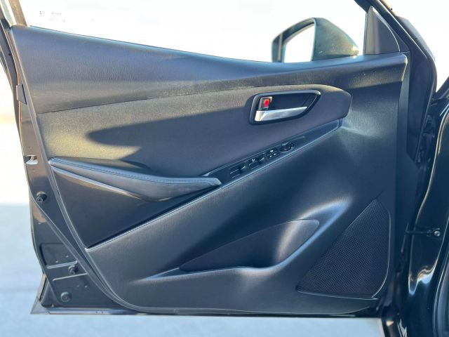 Vehicle image 16 of 34