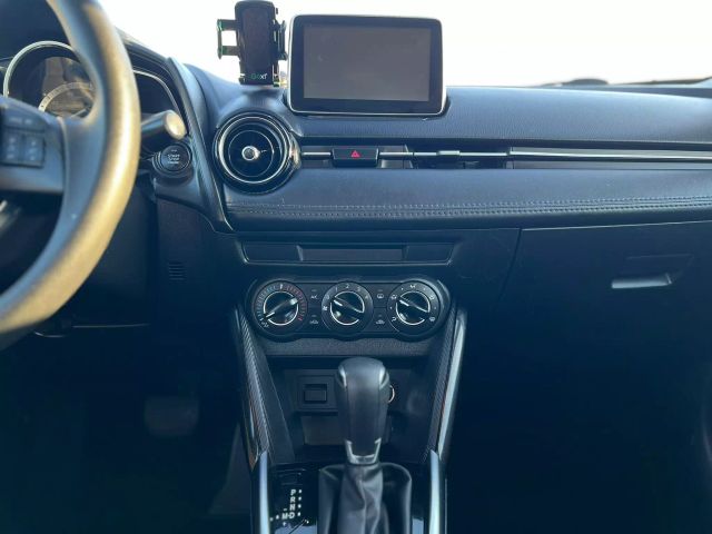 Vehicle image 21 of 34