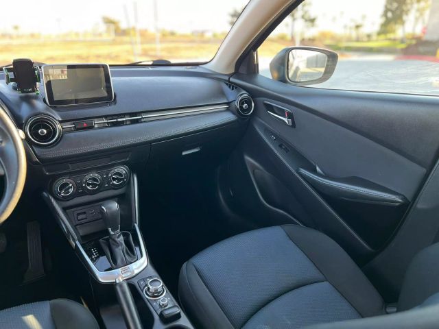 Vehicle image 19 of 34