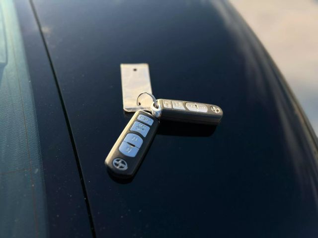 Vehicle image 18 of 34