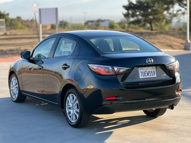 Vehicle image 8 of 34