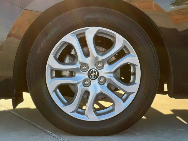 Vehicle image 9 of 34