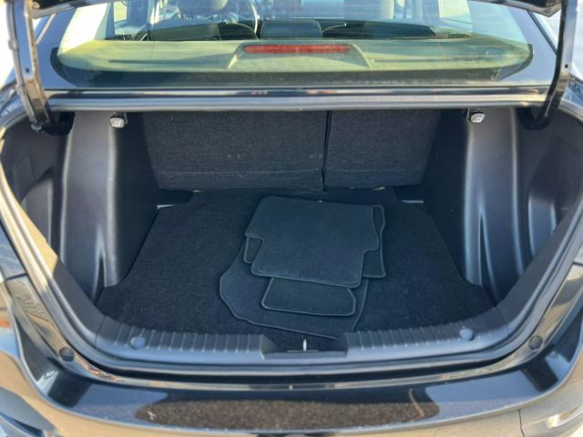 Vehicle image 29 of 34