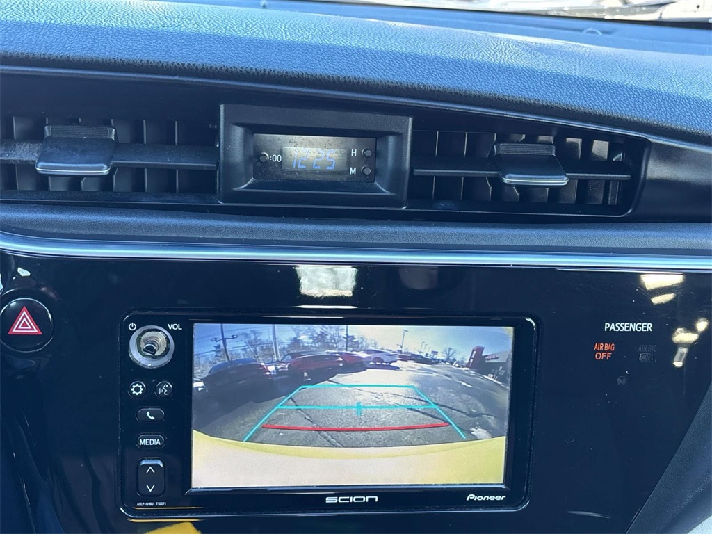 Vehicle image 19 of 30