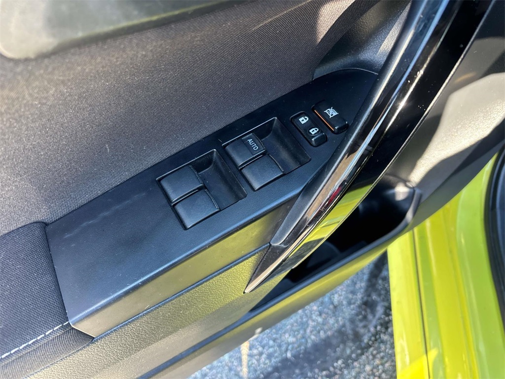 Vehicle image 14 of 30