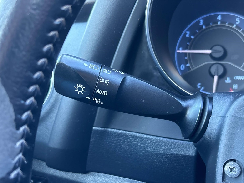 Vehicle image 23 of 30