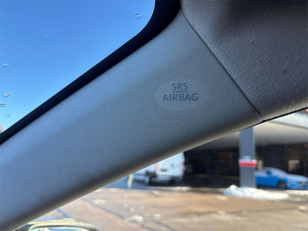 Vehicle image 26 of 30