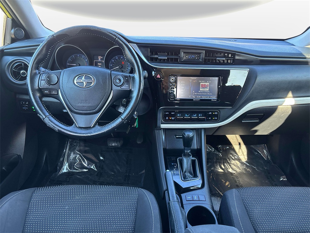 Vehicle image 8 of 30