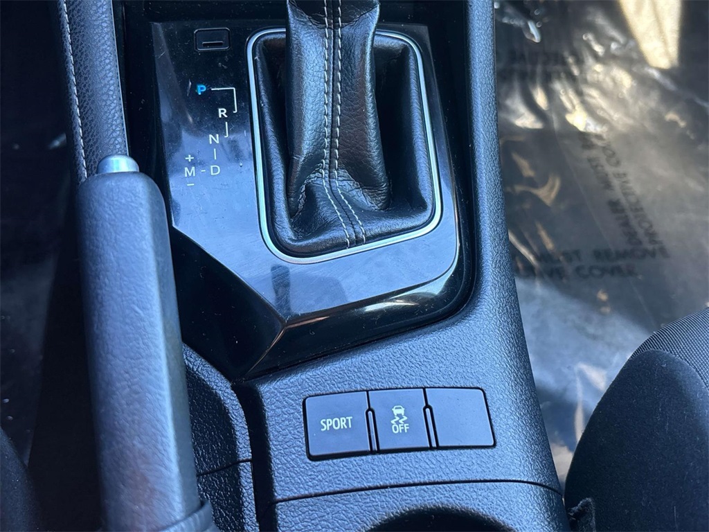 Vehicle image 21 of 30