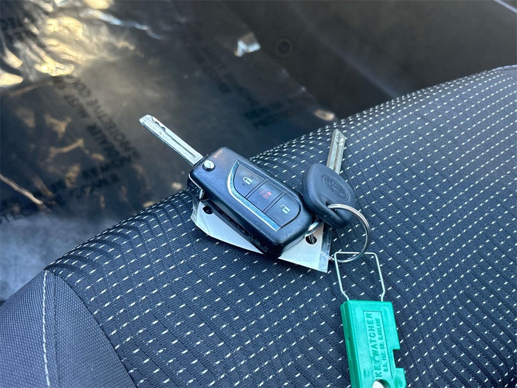 Vehicle image 24 of 30