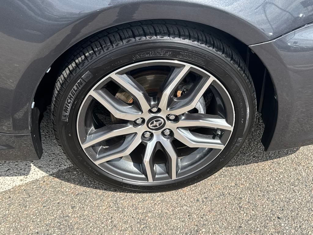 Vehicle image 32 of 45