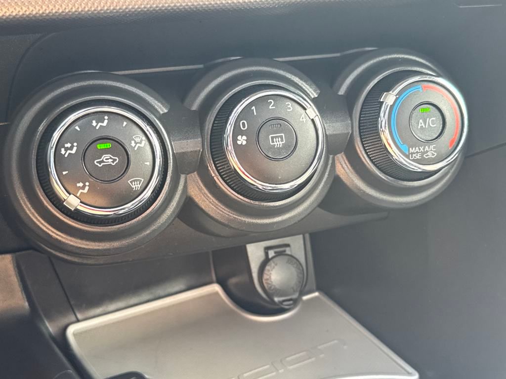 Vehicle image 25 of 45