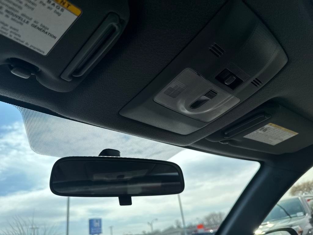 Vehicle image 33 of 45