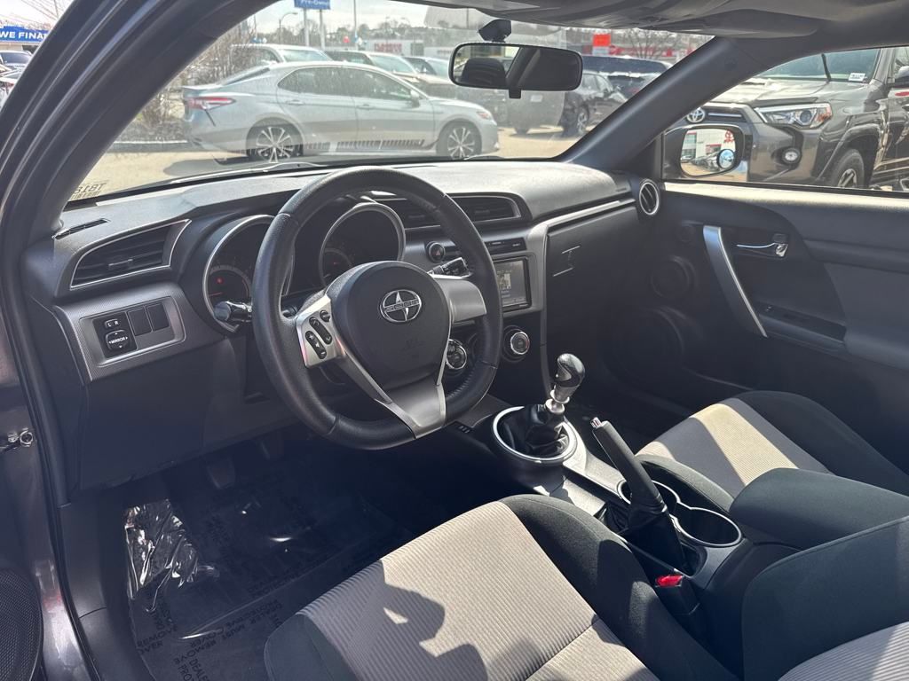 Vehicle image 14 of 45