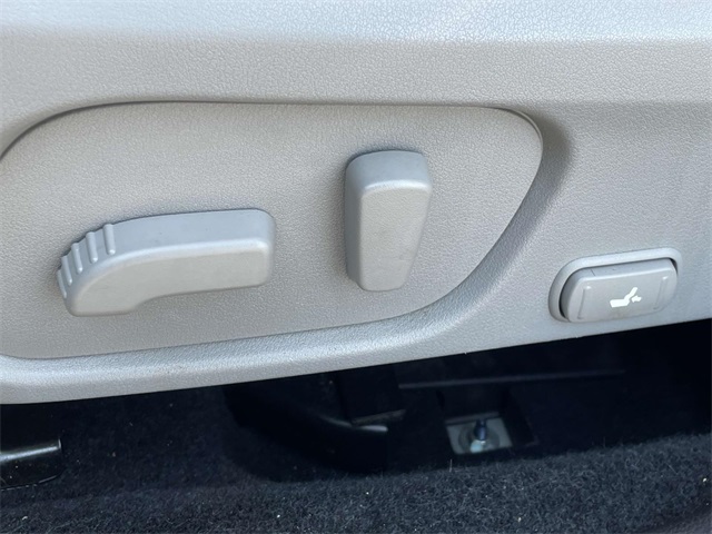 Vehicle image 33 of 39