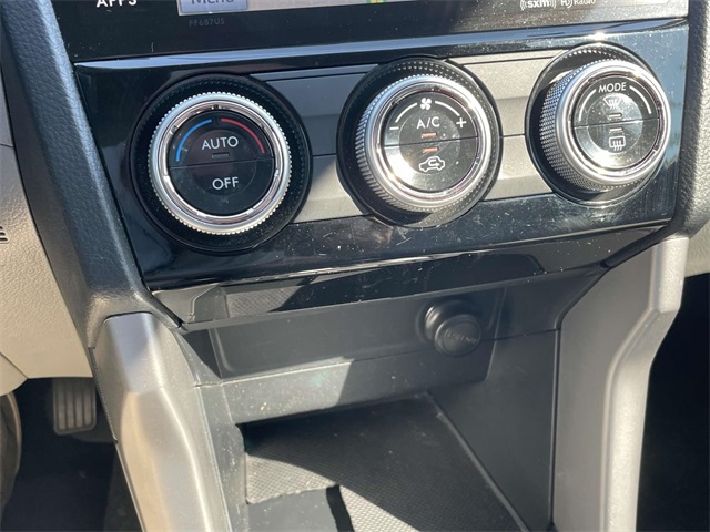 Vehicle image 38 of 39