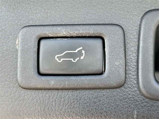 Vehicle image 34 of 39