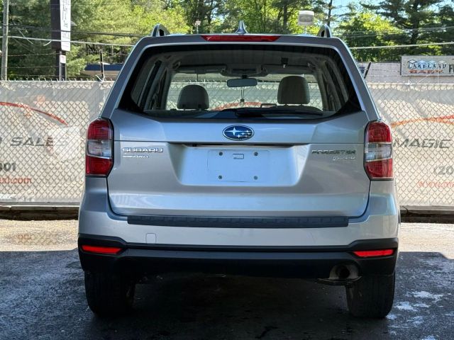 2016 Subaru Forester 2.5i Image 9 of 45