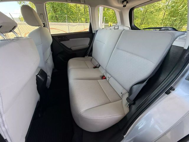 2016 Subaru Forester 2.5i Image 19 of 45