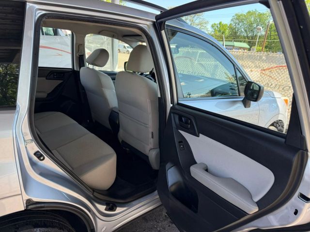2016 Subaru Forester 2.5i Image 21 of 45