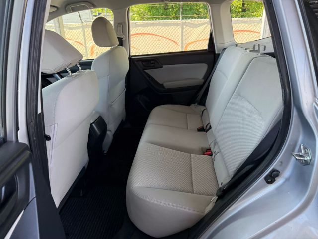 2016 Subaru Forester 2.5i Image 18 of 45