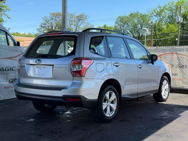 2016 Subaru Forester 2.5i Image 8 of 45