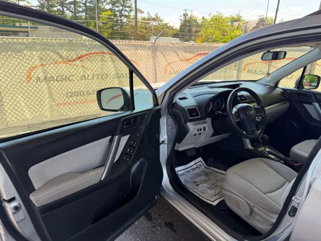 2016 Subaru Forester 2.5i Image 14 of 45