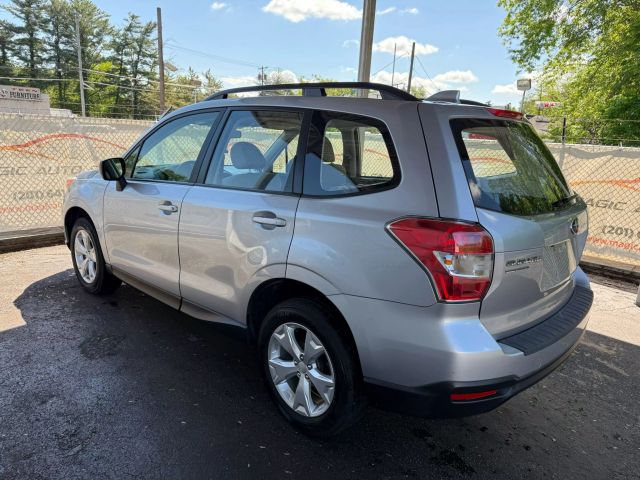 2016 Subaru Forester 2.5i Image 10 of 45
