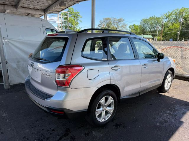 2016 Subaru Forester 2.5i Image 7 of 45