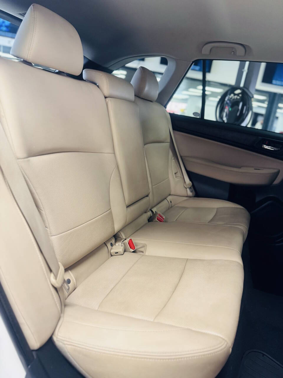 2016 Subaru Outback 2.5i Limited Image 9 of 17
