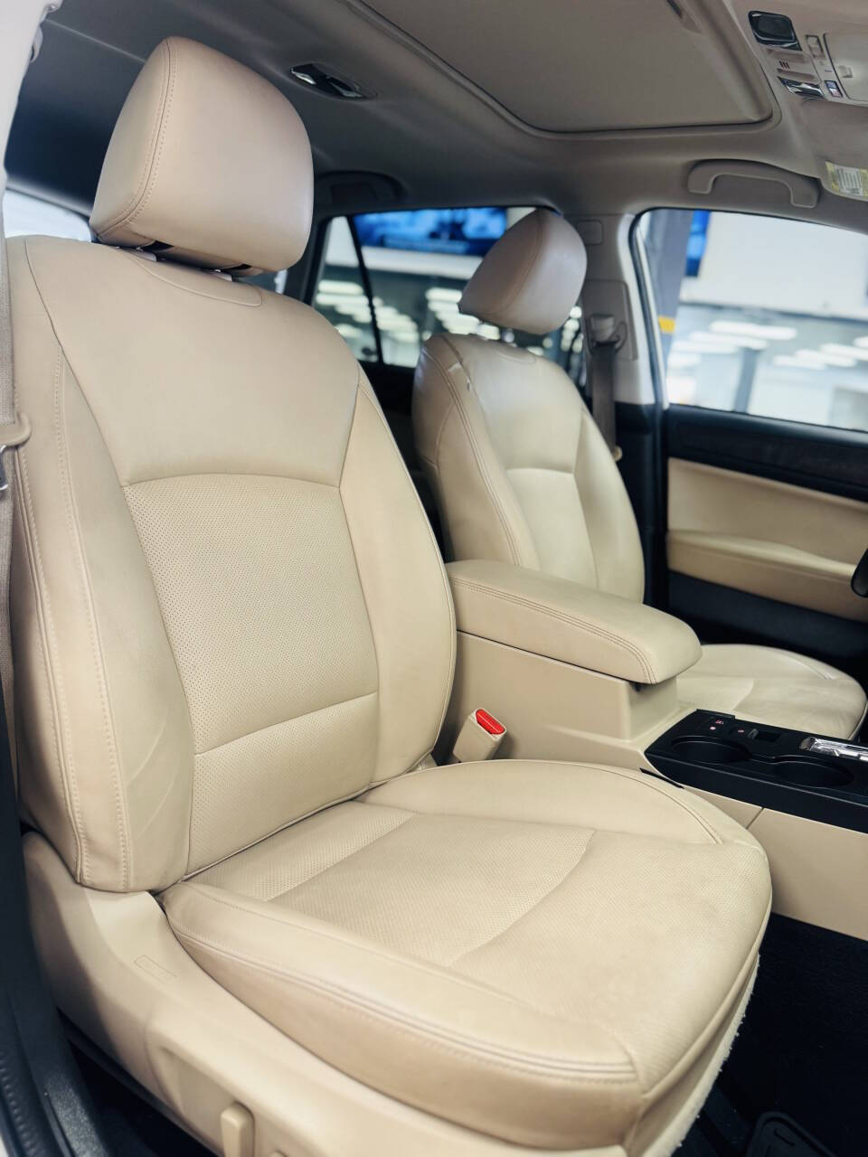 2016 Subaru Outback 2.5i Limited Image 10 of 17