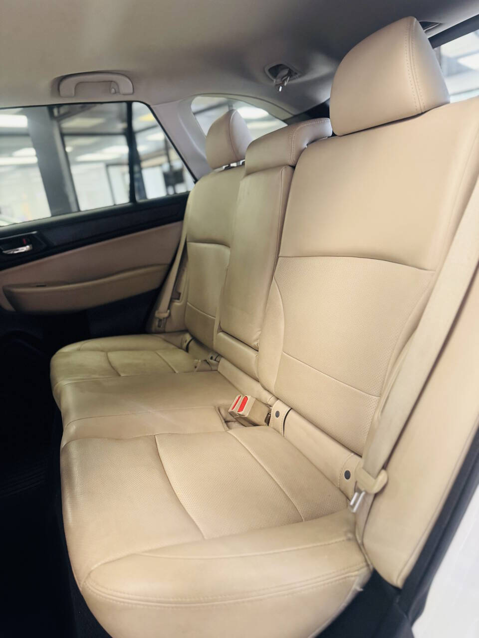 2016 Subaru Outback 2.5i Limited Image 8 of 17