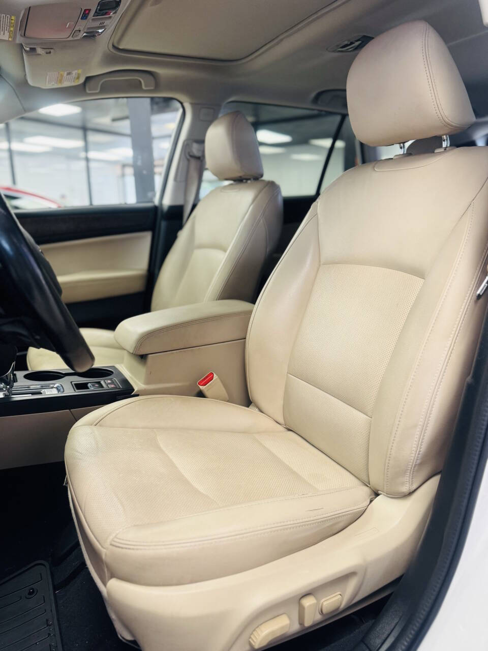 2016 Subaru Outback 2.5i Limited Image 11 of 17