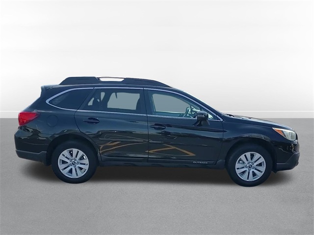 2016 Subaru Outback 2.5i Premium Image 4 of 30