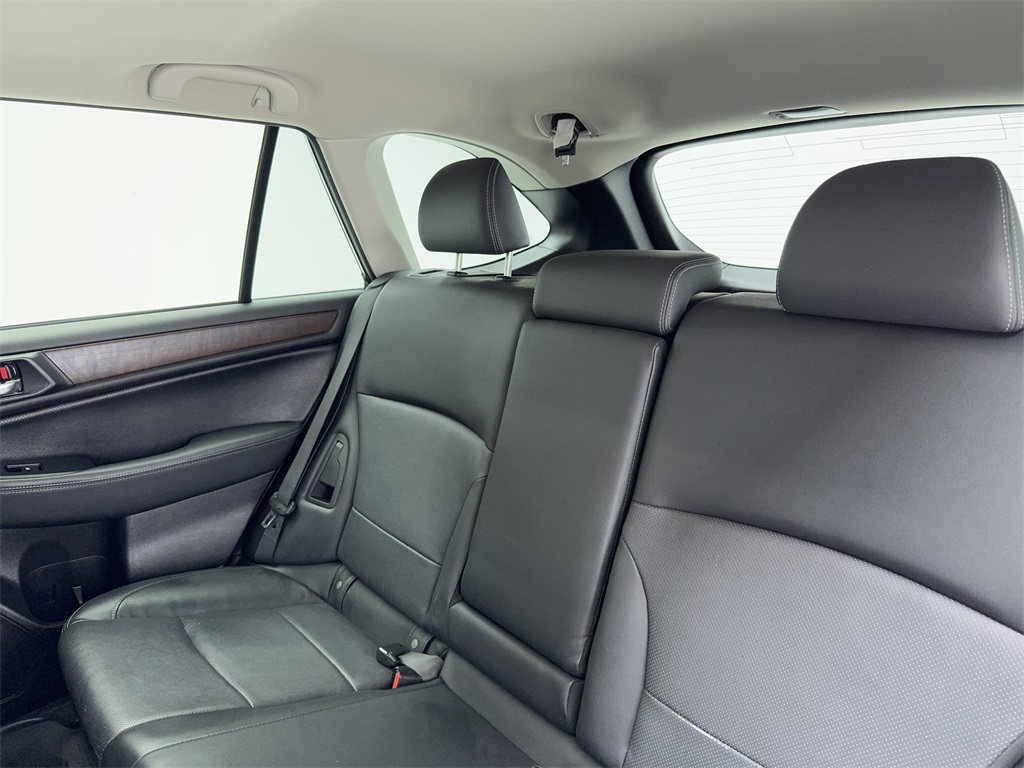 2016 Subaru Outback 3.6R Limited Image 19 of 59