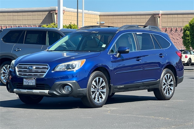 2016 Subaru Outback 3.6R Limited Image 1 of 33