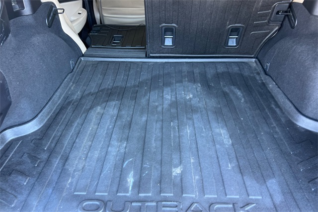 2016 Subaru Outback 3.6R Limited Image 11 of 33