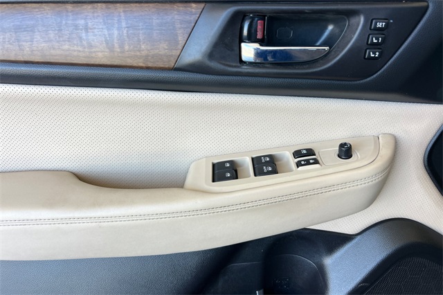 2016 Subaru Outback 3.6R Limited Image 27 of 33