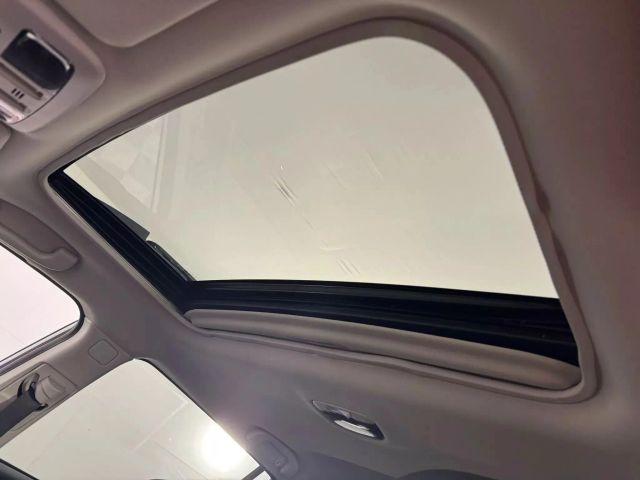 Vehicle image 23 of 50